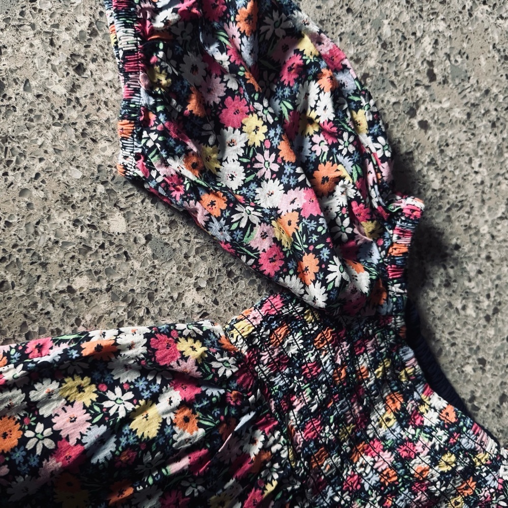 GAP Girl's Floral Smocked Dress - Size XS ⭐🌸 - Picture 3 of 9